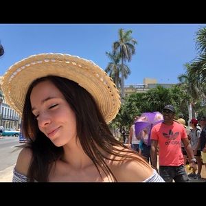 Meet your Posher, Laura